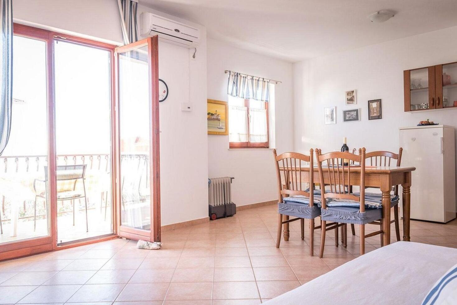 Apartments Brane - 100M From The Beach トロギール エクステリア 写真